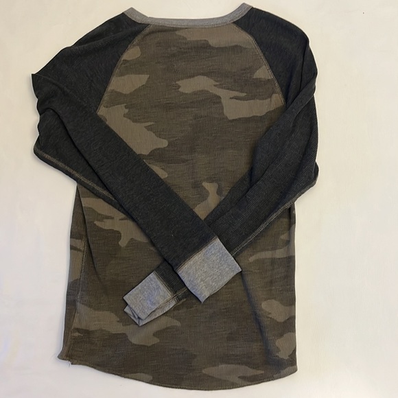 Men’s American Eagle Long Sleeve - Camo - Picture 2 of 2